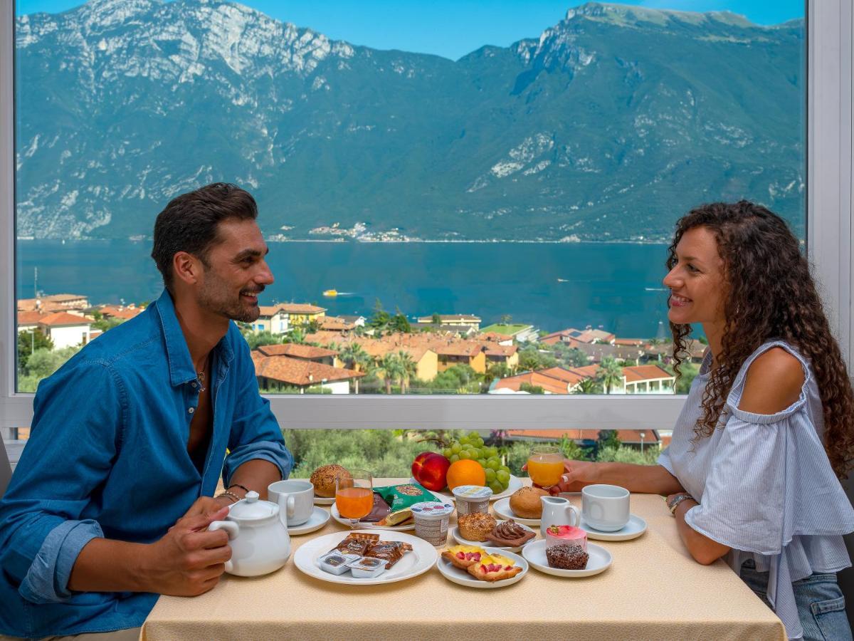 Hotel Cristina Limone sul Garda Esterno foto