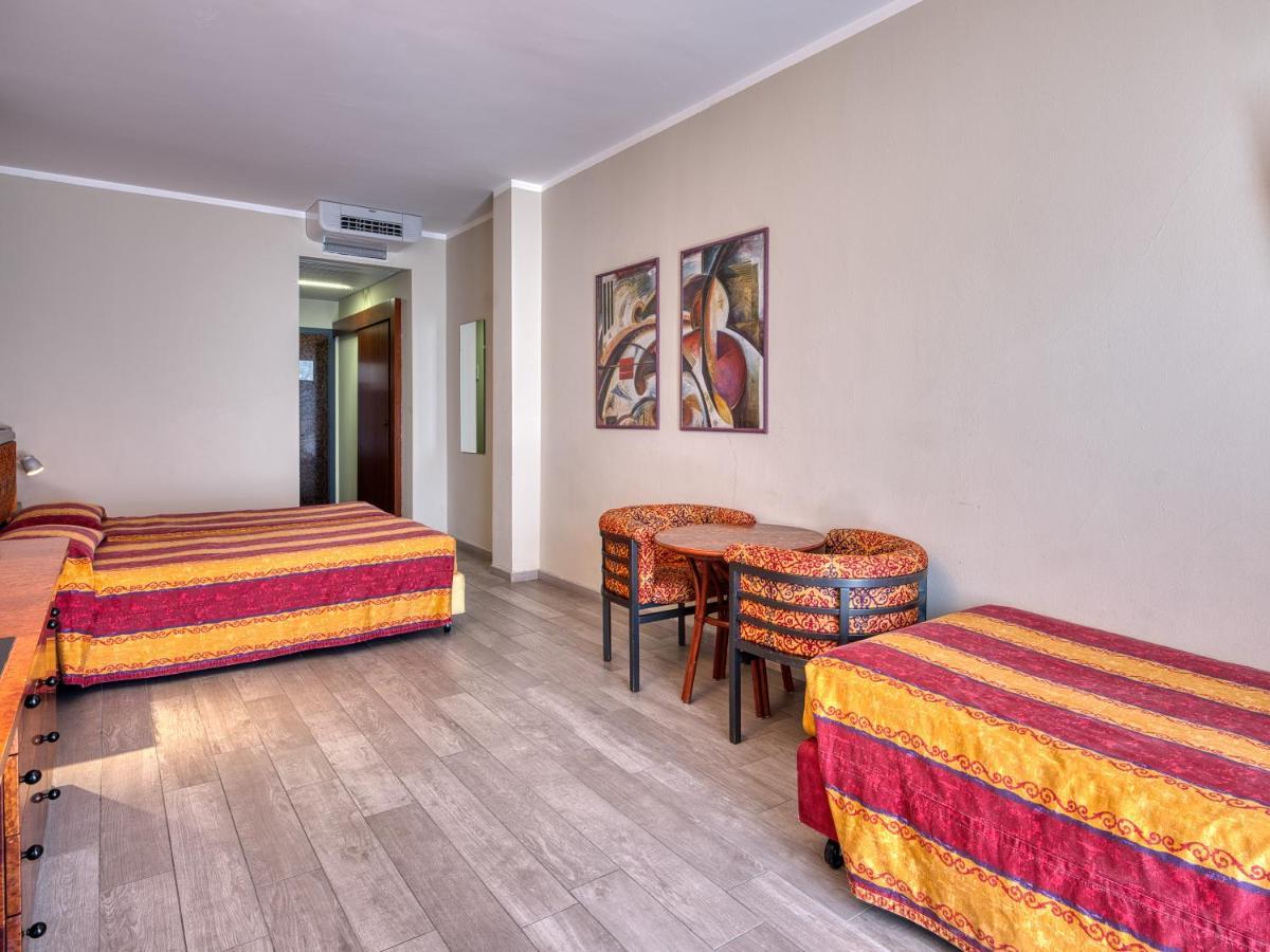 Hotel Cristina Limone sul Garda Esterno foto