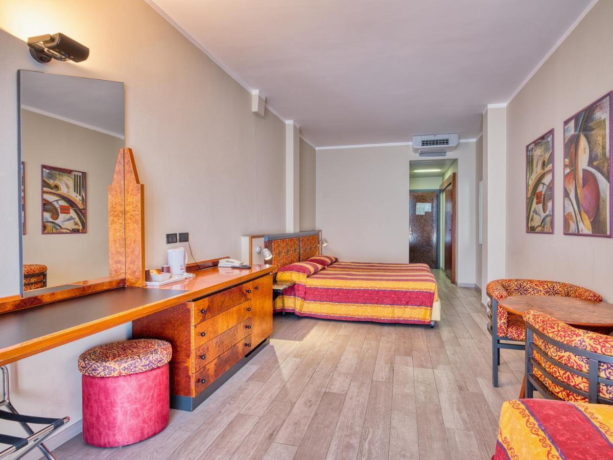 Hotel Cristina Limone sul Garda Esterno foto