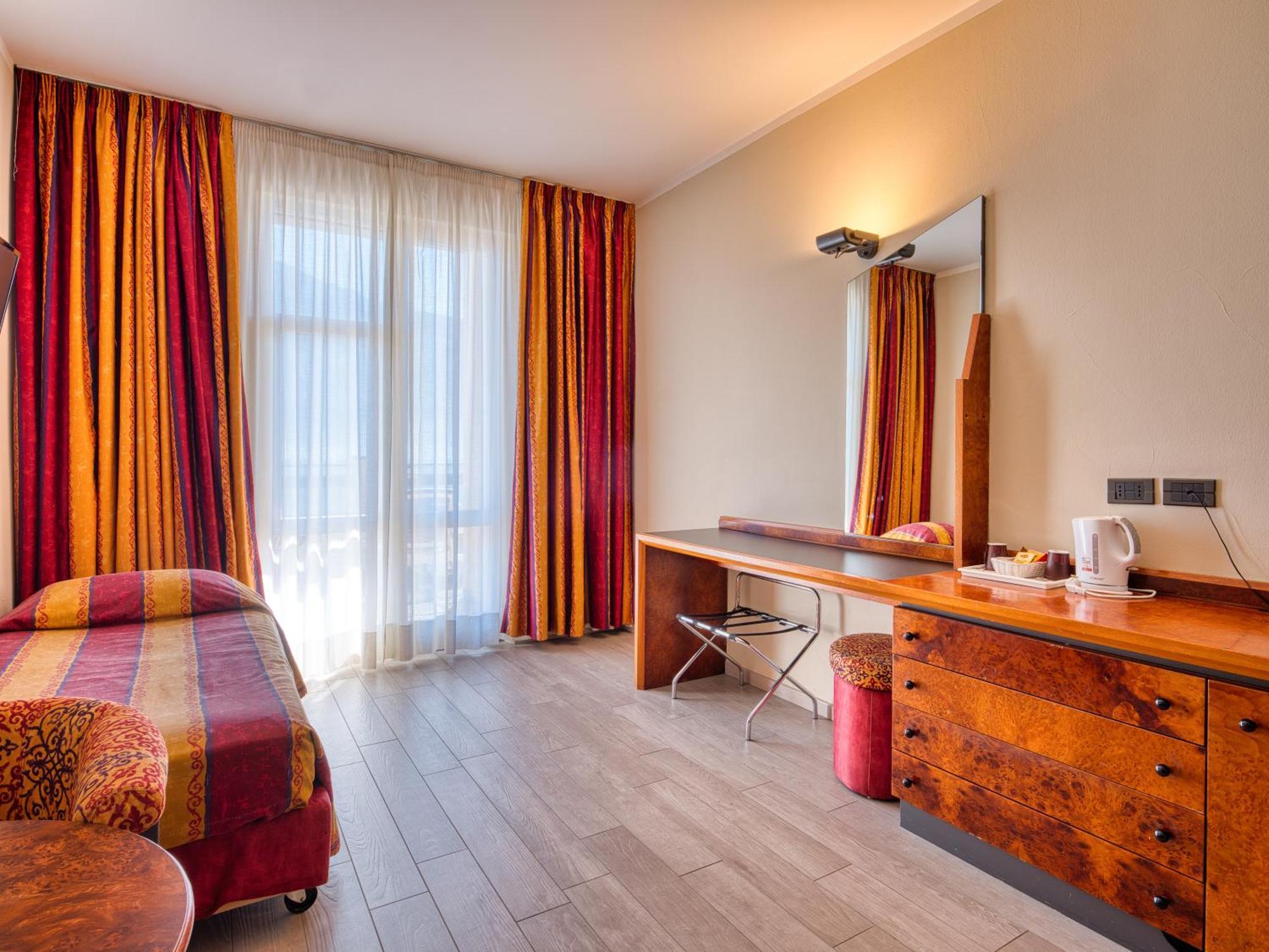 Hotel Cristina Limone sul Garda Esterno foto