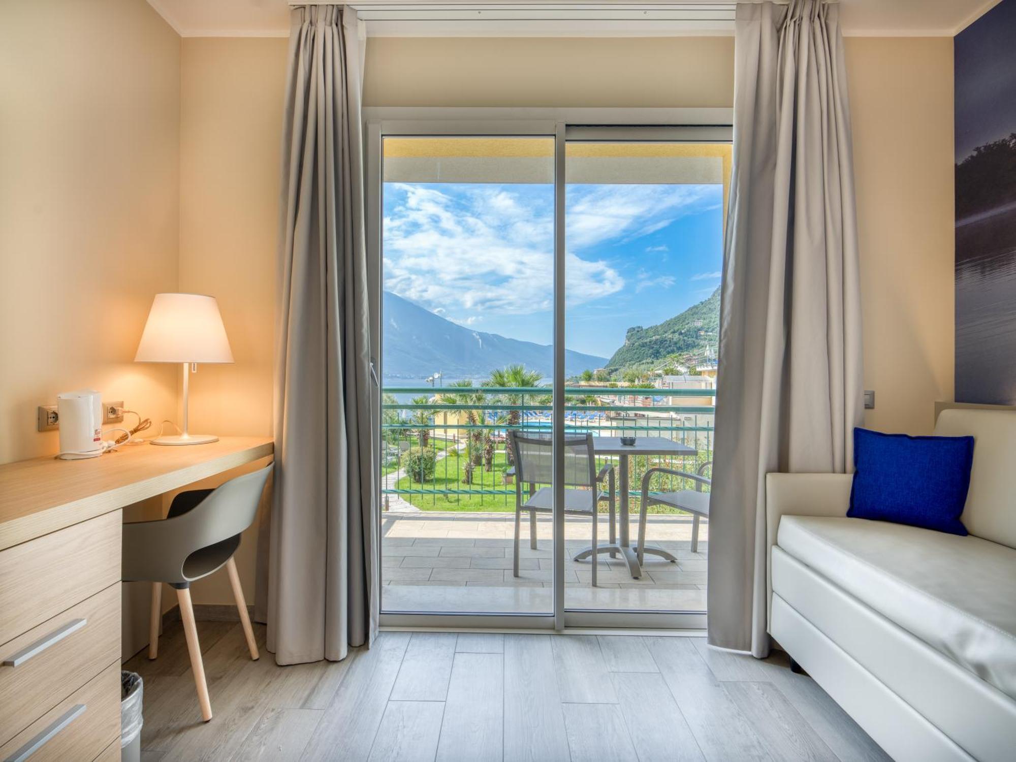 Hotel Cristina Limone sul Garda Esterno foto