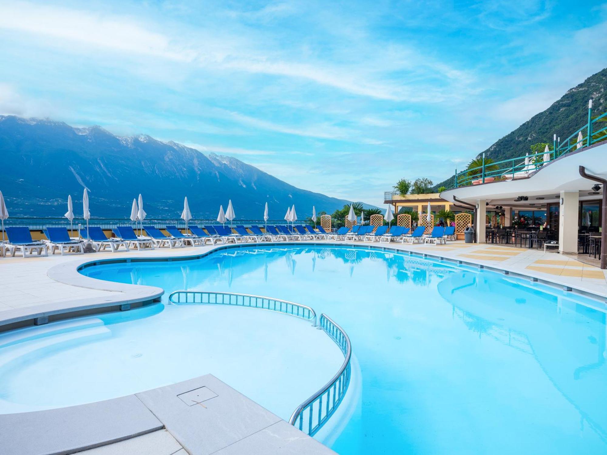 Hotel Cristina Limone sul Garda Esterno foto