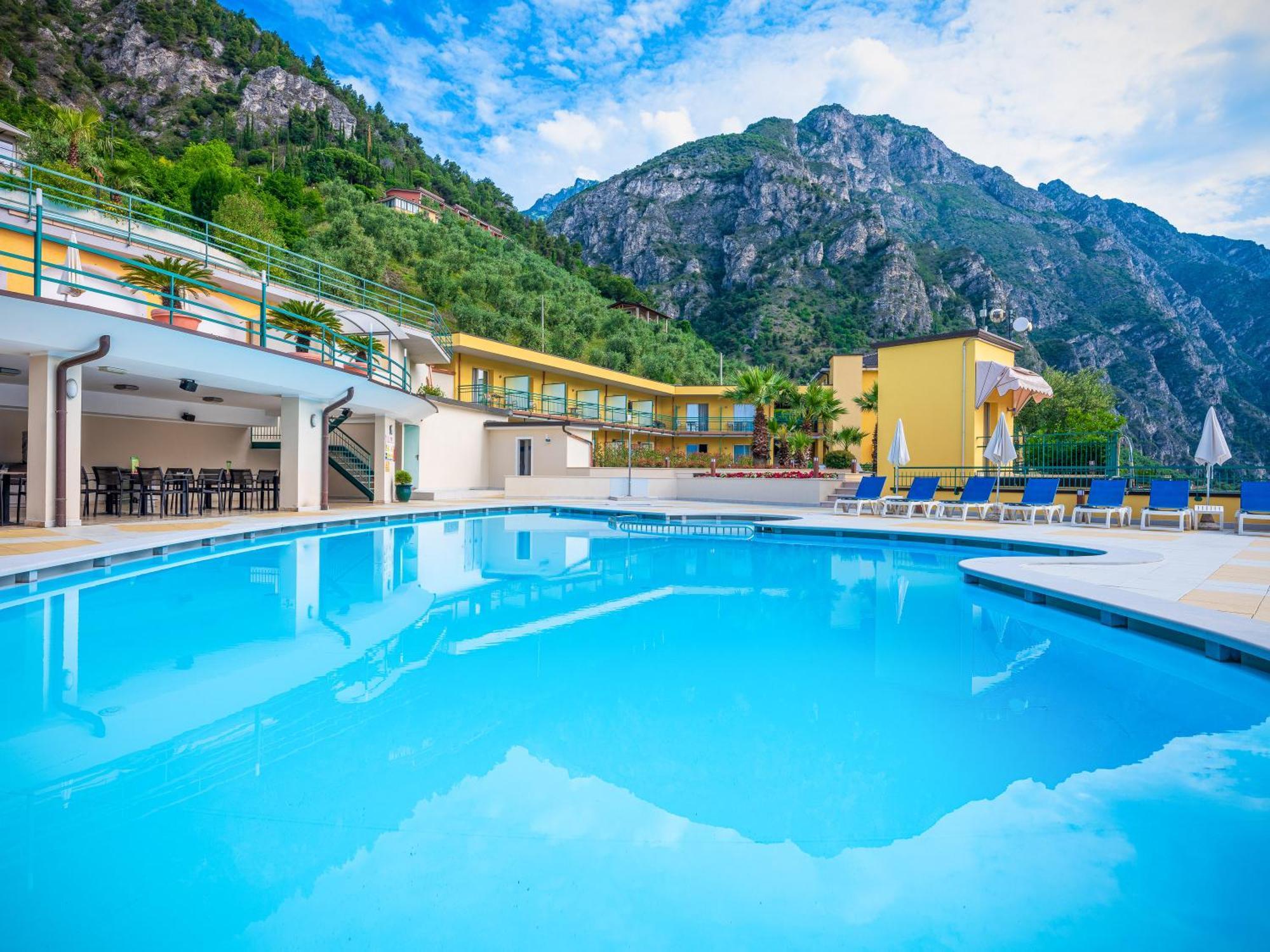 Hotel Cristina Limone sul Garda Esterno foto