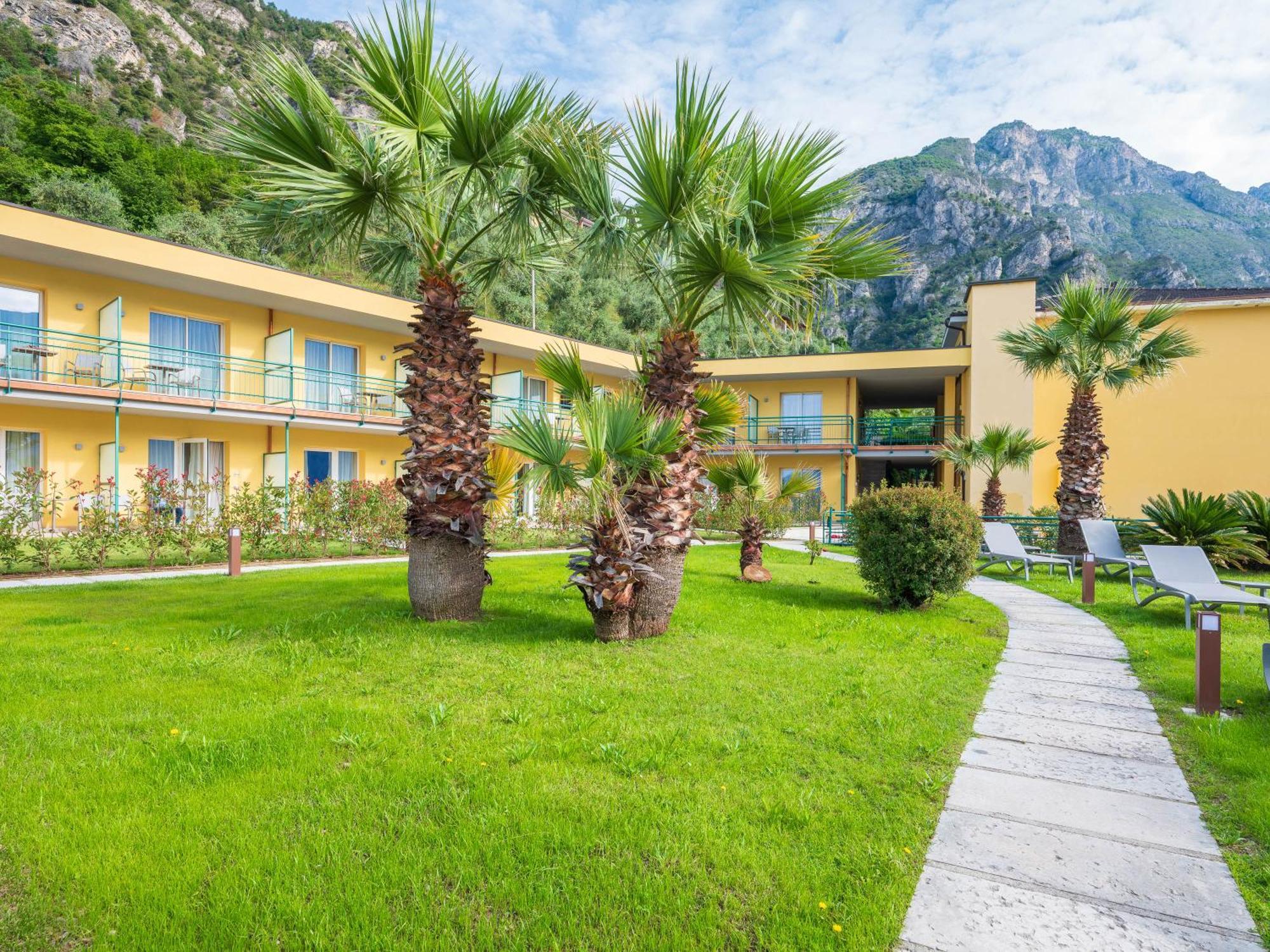 Hotel Cristina Limone sul Garda Esterno foto