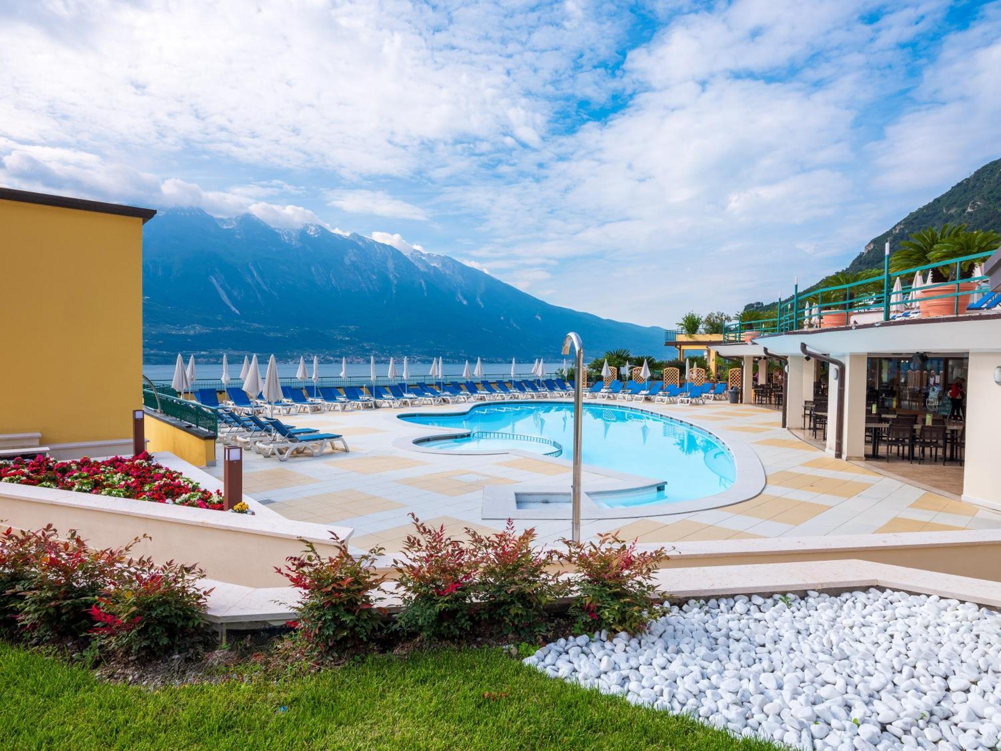 Hotel Cristina Limone sul Garda Esterno foto