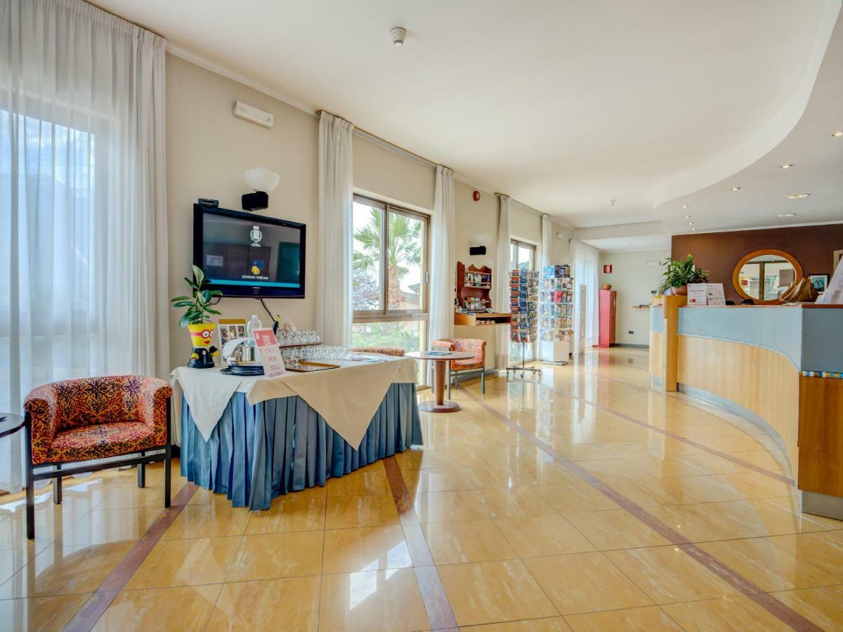 Hotel Cristina Limone sul Garda Esterno foto